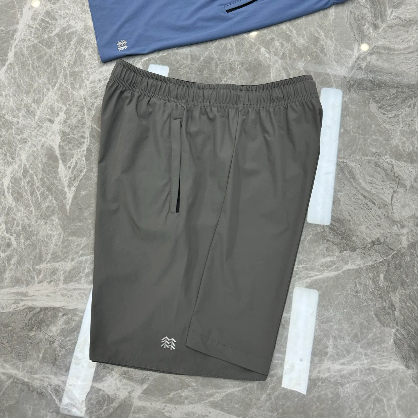 195 ⚜️ KOLON SPORT KOLON outdoor quick-drying sports and casual shorts. Recommended for high order! The material of these shorts is soft, keeping you cool and comfortable even on hot summer days. The fabric is lightweight, durable and super silky! Super elastic! It’s really super good-looking and easy to wear! The styles and colors are very rich, whether you are going to the mountains or the sea or on the city streets, they can meet your dressing needs ~ The king of outdoor Versatile, loose version. Let you do whatever you want! Color: Black.Blue.Gray.Sizes: M-3XL (175/140 pounds recommended L) Black off 3xl